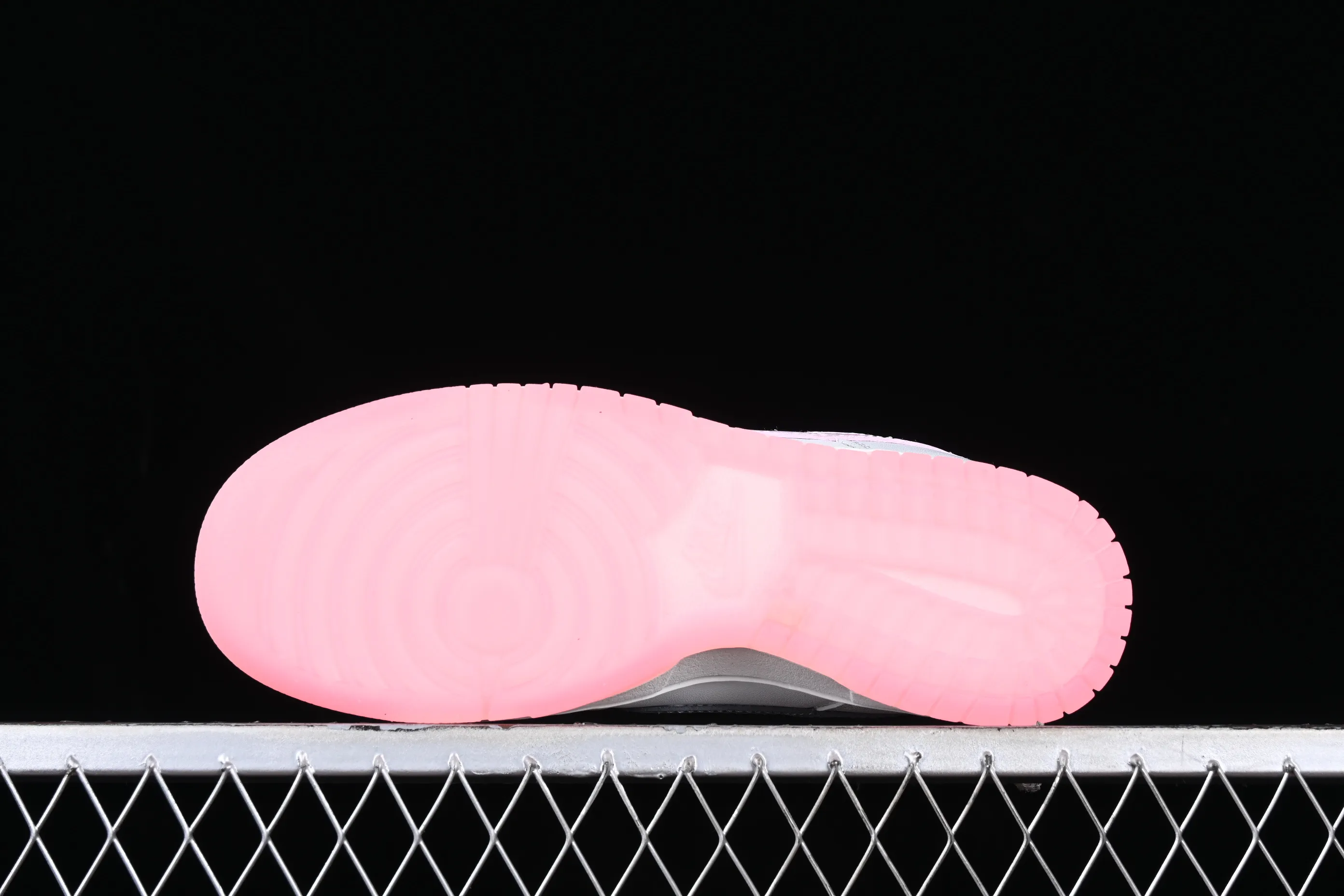 All categories Nk SB Dunk series Nk SB Dunk Low low-top sneakers F version Nk SB Dunk Low "520" Valentine's Day limited SB low-top sports and leisure sneakers FN3451-161